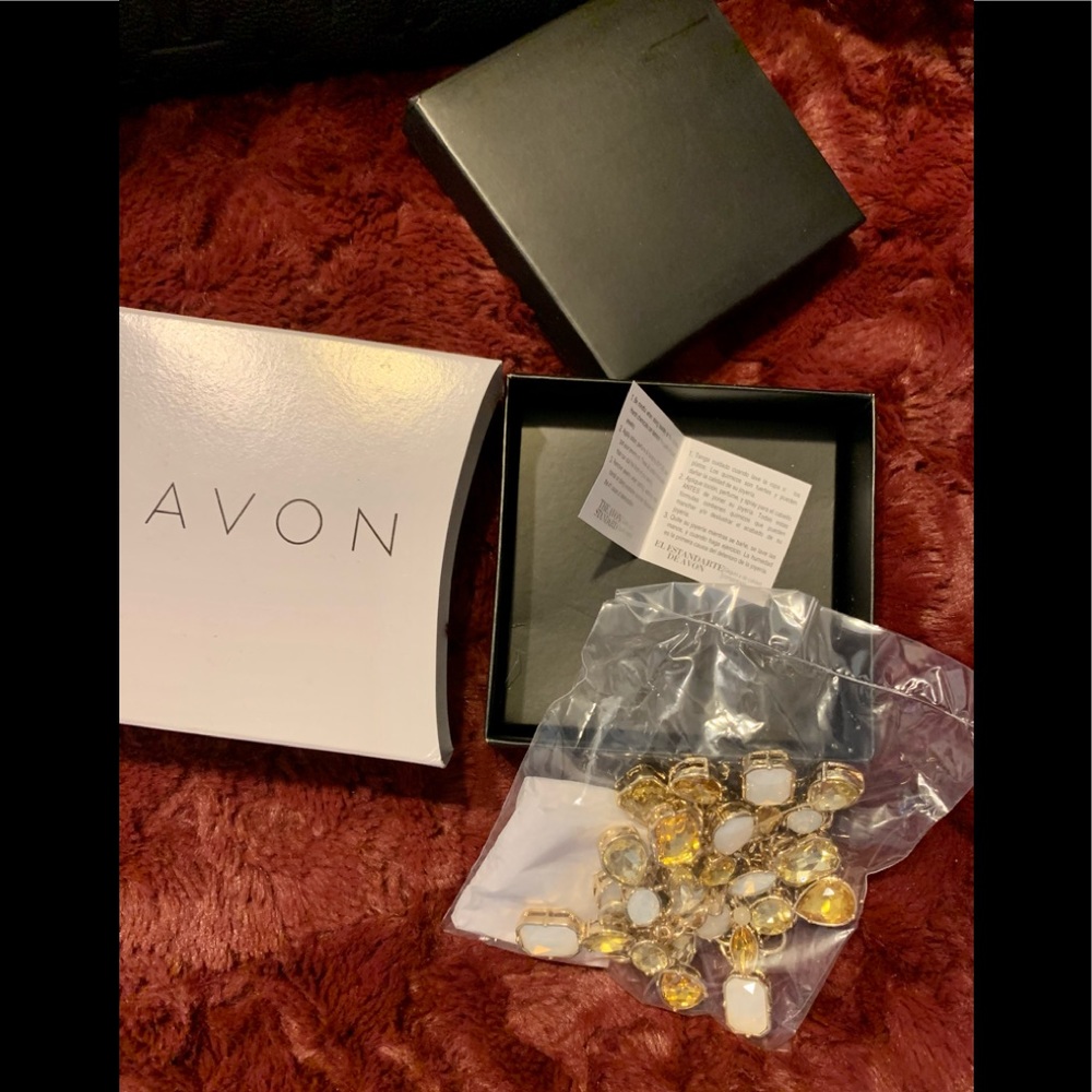 NIB Avon‎ Allure Statement Necklace